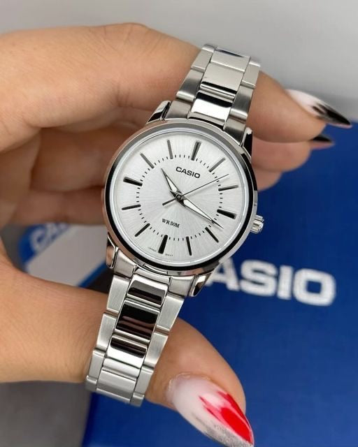 Montre CASIO en acier inoxydable pour femme
