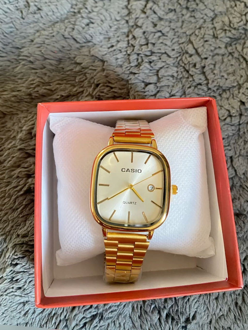 BSMONTRECASIOF03: Montre CASIO dorée femme