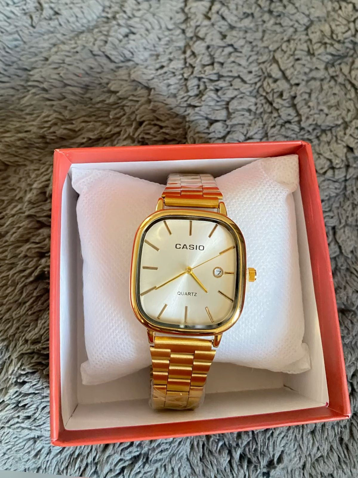 Montre CASIO dorée femme