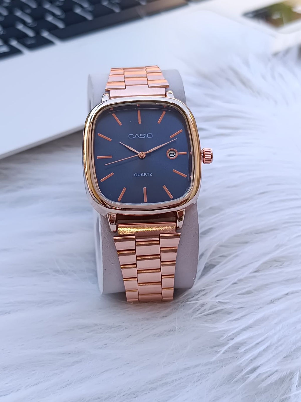 BSMONTRECASIOF04: Montre CASIO dorée femme