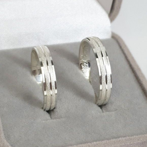 Alliance en argent blanc