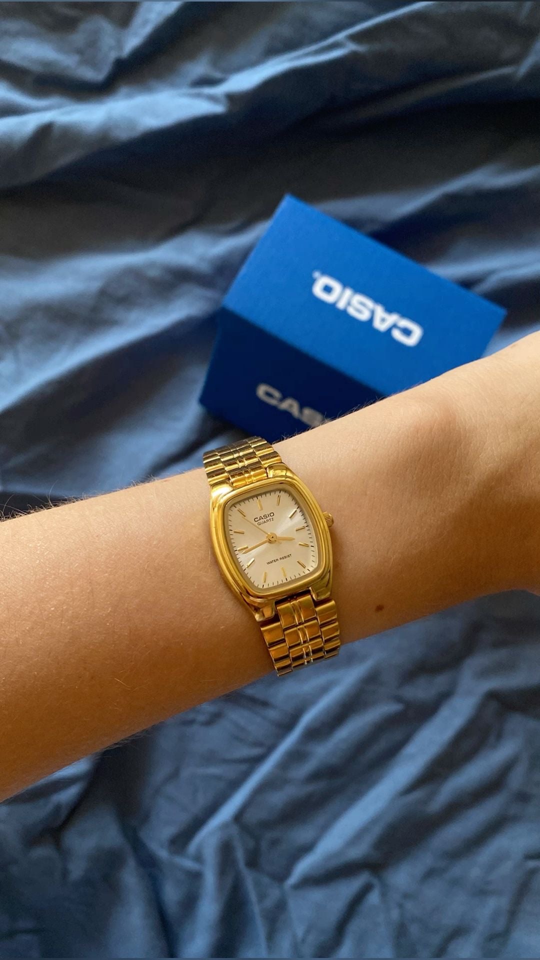 BSMONTRECASIOF03: Montre CASIO dorée femme